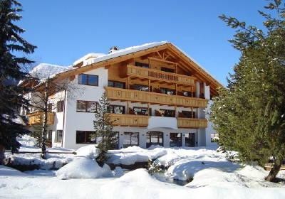 Photo exteriors Hotel Arnaria