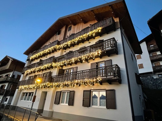 Foto Außenansicht Snowlake Suite & Apartment