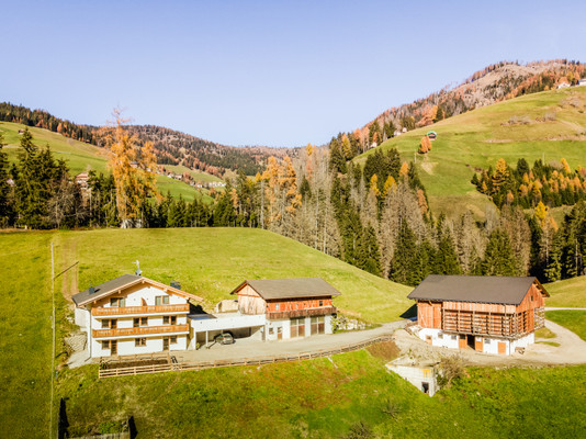Photo exteriors Farmhouse apartments Lü da Plazores
