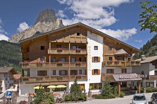 Foto esterno in estate Dolomites Lifestyle Hotel Marmolada