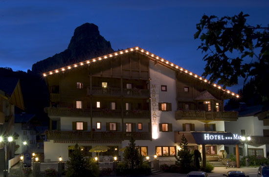 Foto esterno in inverno Dolomites Lifestyle Hotel Marmolada