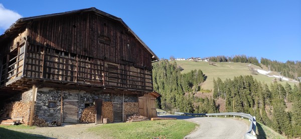 Foto Außenansicht Apartments Lüch de Anvì
