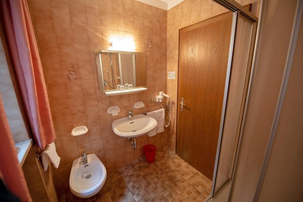 Foto vom Bad Zimmer + Ferienwohnungen Alara