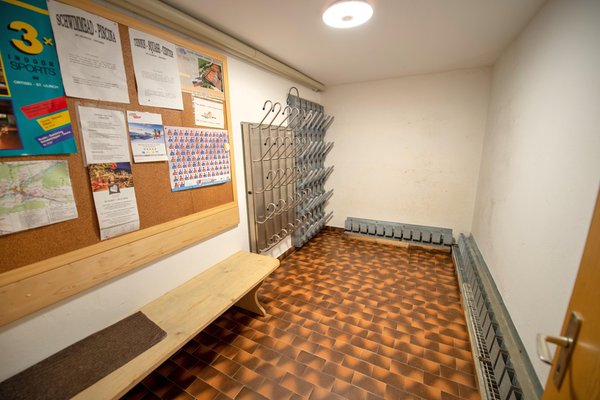 Der Skiraum Zimmer + Ferienwohnungen Alara
