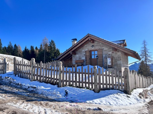 Photo exteriors Apartment in hut Mira