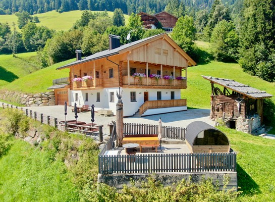 Foto Außenansicht Ferienwohnungen Kröllhof