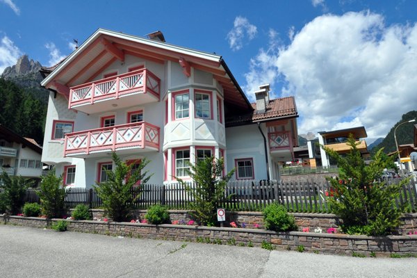 Photo exteriors in summer Villetta Giumella