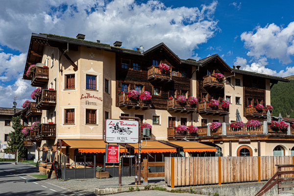 Photo exteriors Restaurant La Pastorella