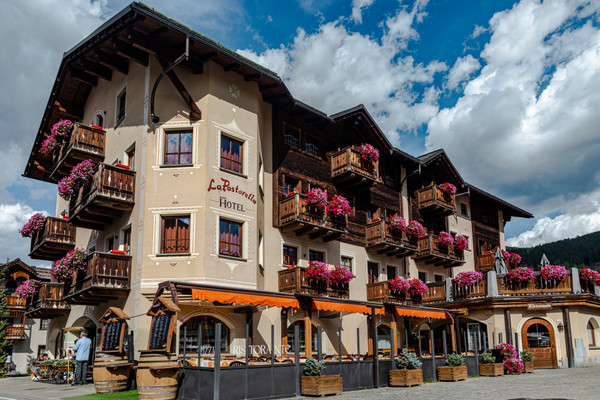 Photo exteriors Restaurant La Pastorella