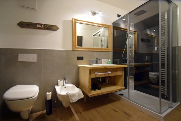 Foto del bagno Appartamenti Dolom Love di Osta Federica