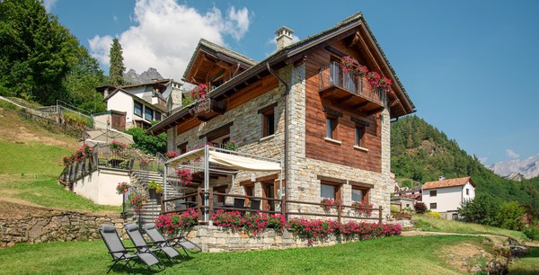 Foto esterno Bed & Breakfast Ul Calüs