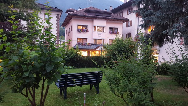 Foto esterno Appartamenti Tlusel