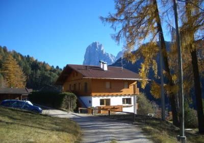 Foto Außenansicht Ferienwohnung Cesa Larjei