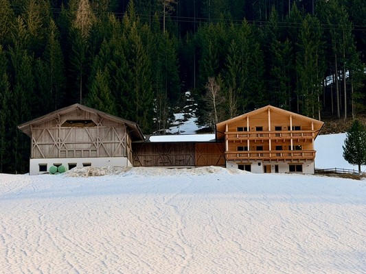 Foto Außenansicht Ferienwohnungen auf dem Bauernhof Broslhof