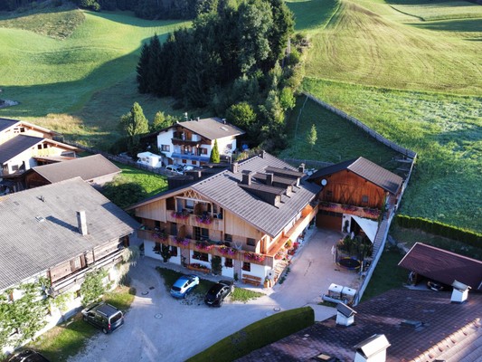 Foto Außenansicht Ferienwohnungen auf dem Bauernhof Innerraderhof