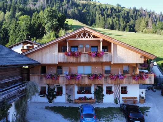 Foto Außenansicht Ferienwohnungen auf dem Bauernhof Innerraderhof