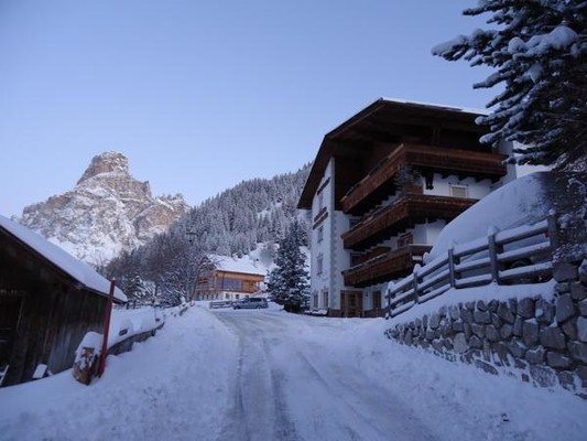 Photo exteriors Hotel Alisander