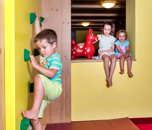 The children's play room Hotel Apartments Alpenroyal