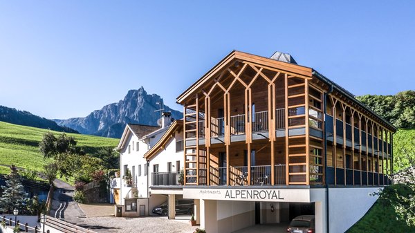 Photo exteriors in summer Hotel Apartments Alpenroyal