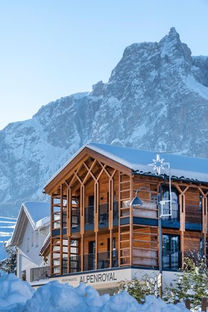 Foto esterno in inverno Hotel Apartments Alpenroyal