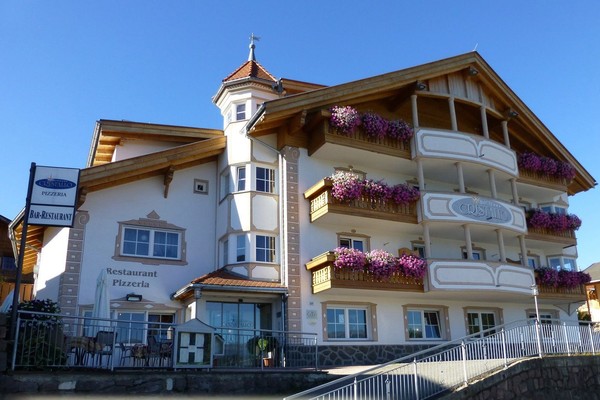 Foto esterno Hotel Cristallo