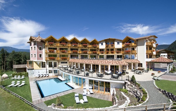 Foto Außenansicht Hotel Chalet Tianes