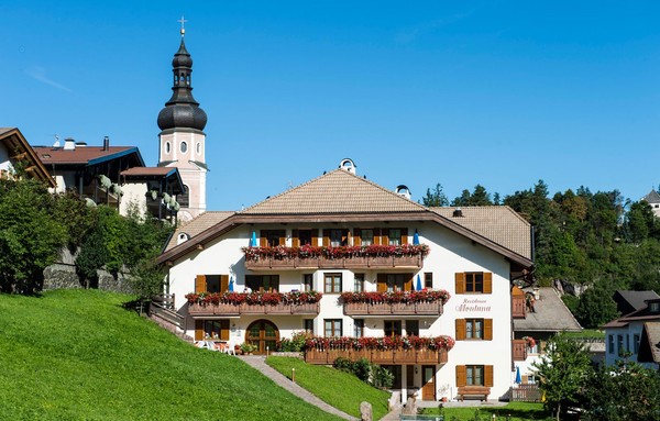 Foto Außenansicht Residence Montana