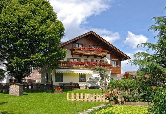 Foto Außenansicht Ferienwohnungen Linde