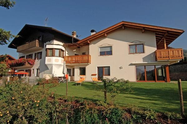 Foto esterno Garni + Appartamenti Ploner