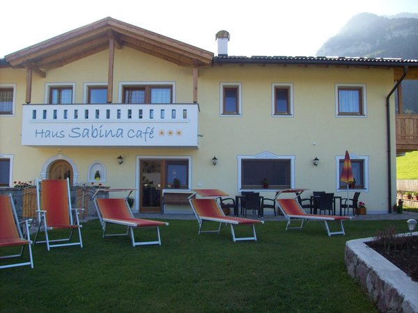 Foto esterno in estate Haus Sabina