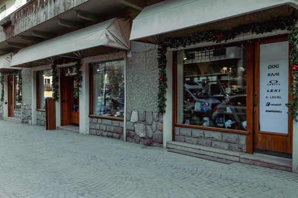 Photo exteriors Promescaiol Cortina Shop