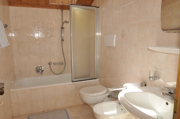 Foto del bagno Appartamenti in agriturismo Fiziderhof