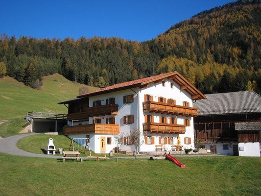 Foto Außenansicht Ferienwohnungen auf dem Bauernhof Pliegerhof