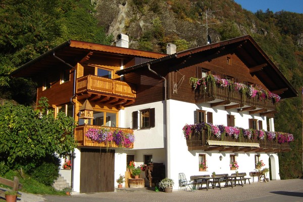 Foto esterno B&B + Appartamenti in agriturismo Tonderhof
