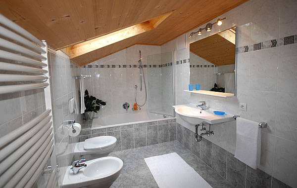 Foto del bagno Appartamenti in agriturismo Feldheimhof
