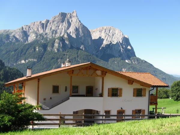 Foto estiva di presentazione Ronsolhof - Appartamenti in agriturismo 3 fiori