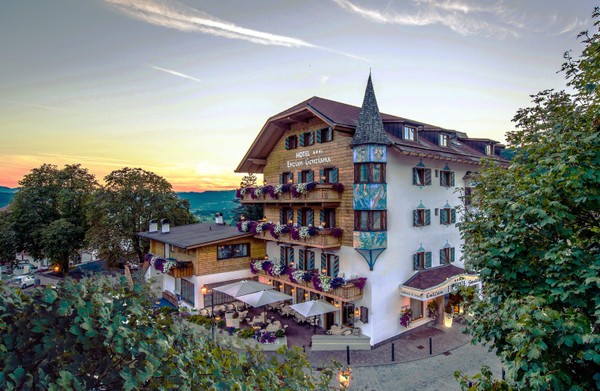 Foto Außenansicht Hotel Enzian Genziana - Alpine Beauty & Wellness