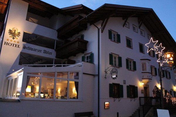 Foto invernale di presentazione Hotel + Residence Schwarzer Adler