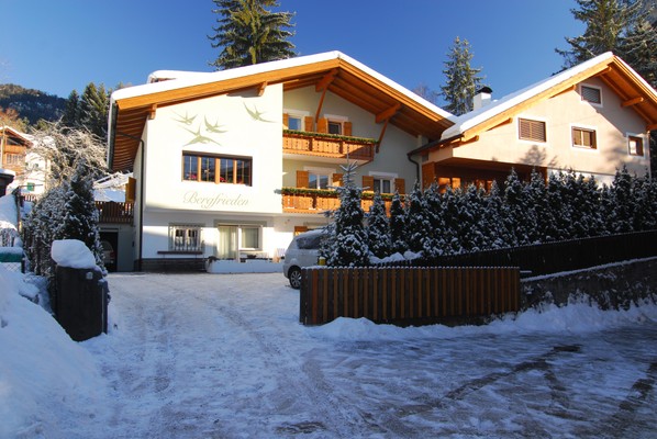 Foto Außenansicht Ferienwohnungen Bergfrieden