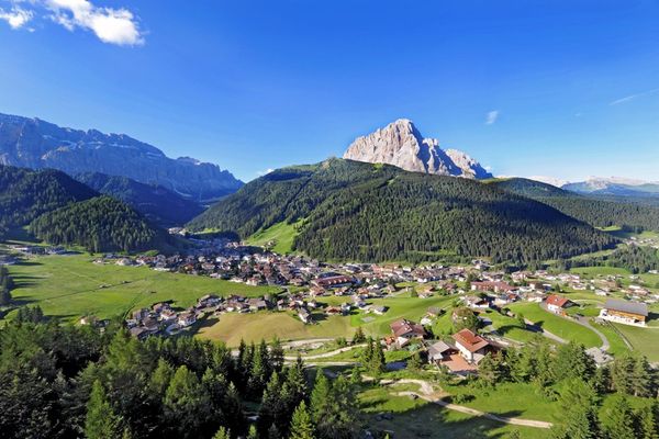 Foto estiva di presentazione Associazione turistica Selva Gardena