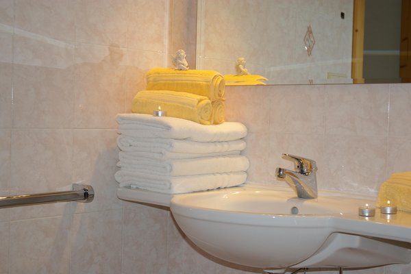 Foto del bagno Appartamenti in agriturismo Hof zu Fall
