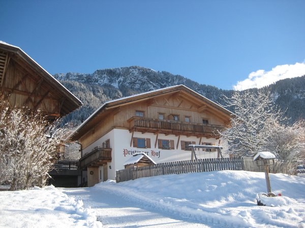 Photo exteriors in winter Pristinger Hof