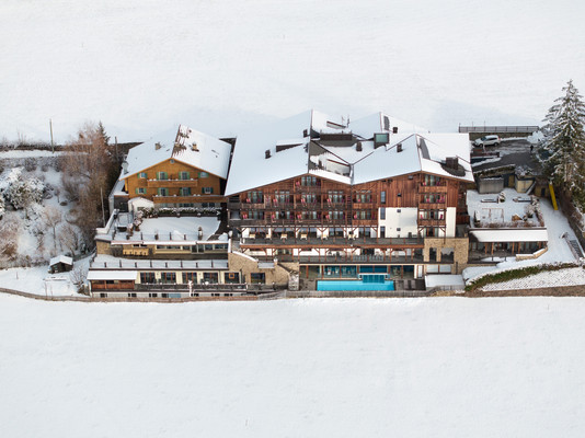 Photo exteriors Hotel Emmy - five elements