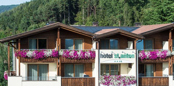Foto esterno in estate St. Anton