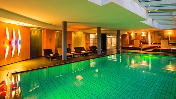 Swimming pool Hotel St. Anton
