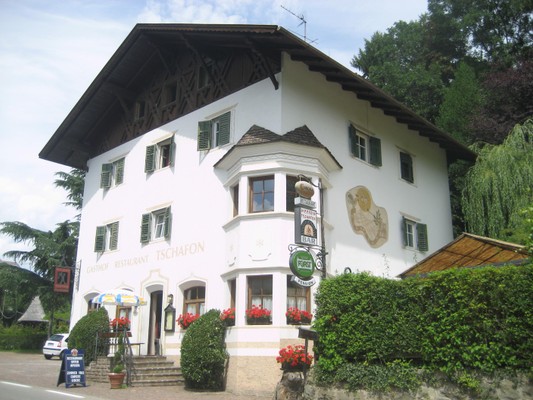 Photo exteriors Hotel Tschafon