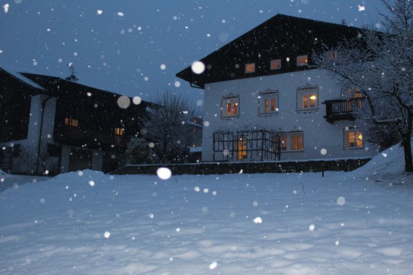 Foto esterno in inverno Merlhof