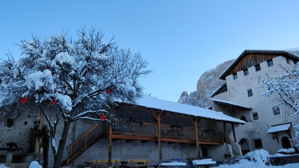 Foto Außenansicht Ferienwohnungen auf dem Bauernhof Edelansitz Zimmerlehen