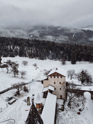 Foto Außenansicht Ferienwohnungen auf dem Bauernhof Edelansitz Zimmerlehen
