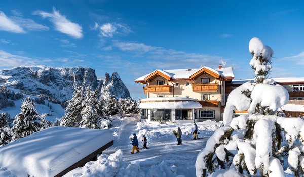 Foto Außenansicht im Winter Rosa ECO Alpine Spa Resort